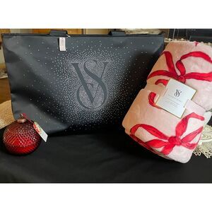 Victoria's Secret L Tote & Bow Fleece Blanket Bundle 24'Holiday Edition Sold Out